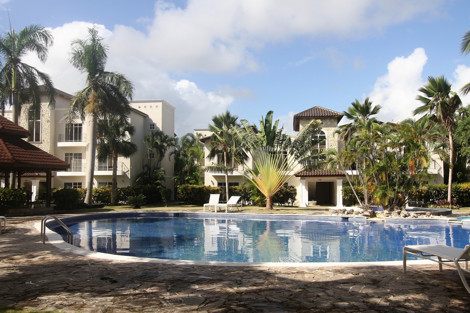 apartamentos - Amplio y fresco apartamento Amueblado en White Sands, Bávaro, Punta Cana.  2