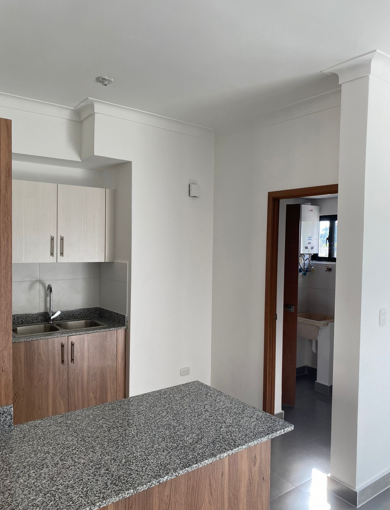 apartamentos - Vendo Arroyo hondo casi nuevo dos hab dos parqueo  5