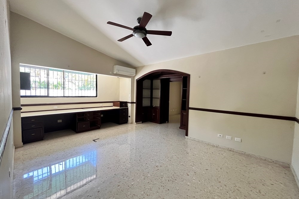 casas - Alquiler de Casa en Ensanche Paraiso 7