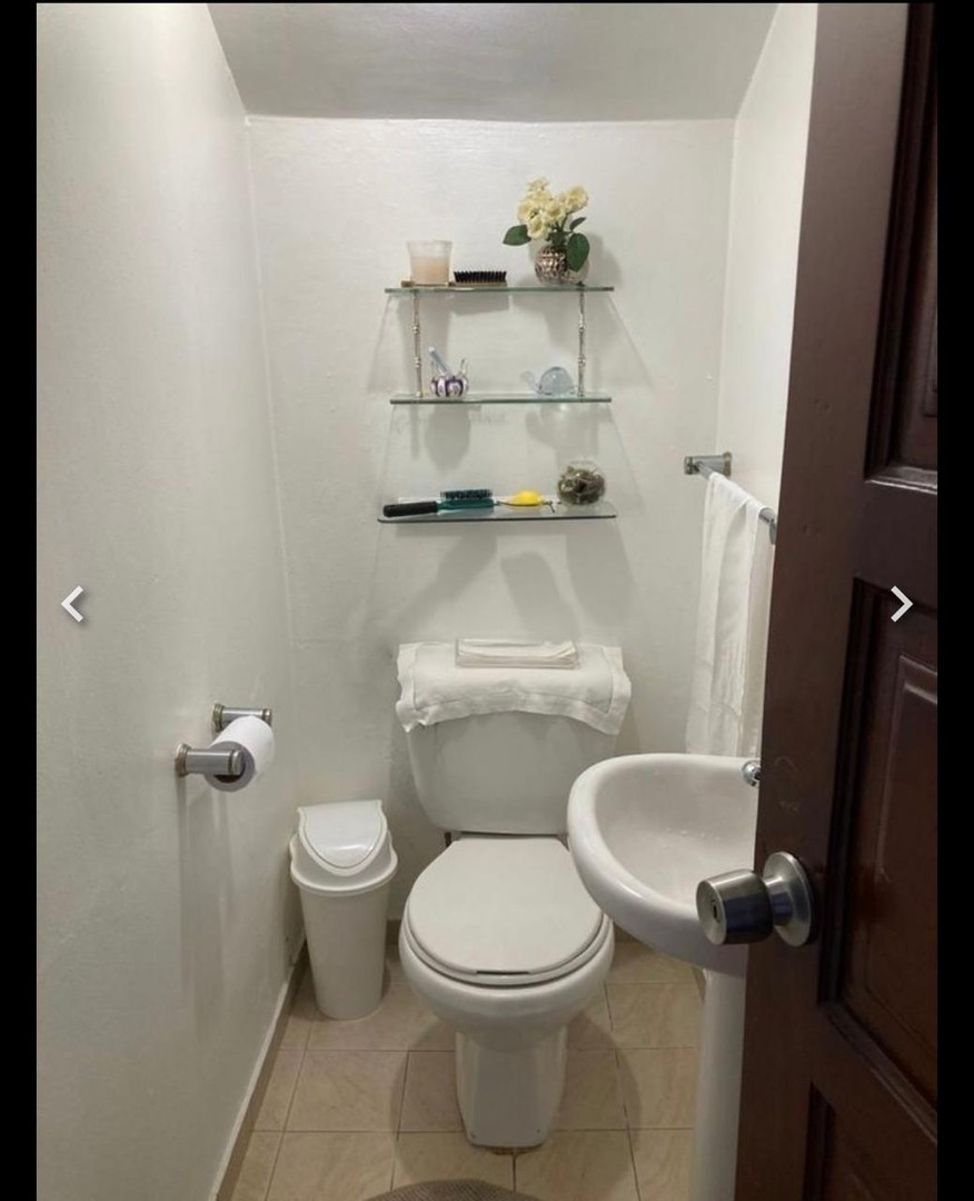 apartamentos - Casa en Venta Piantini

Casa de 2 niveles en Piantini con 405 metros de terreno  5
