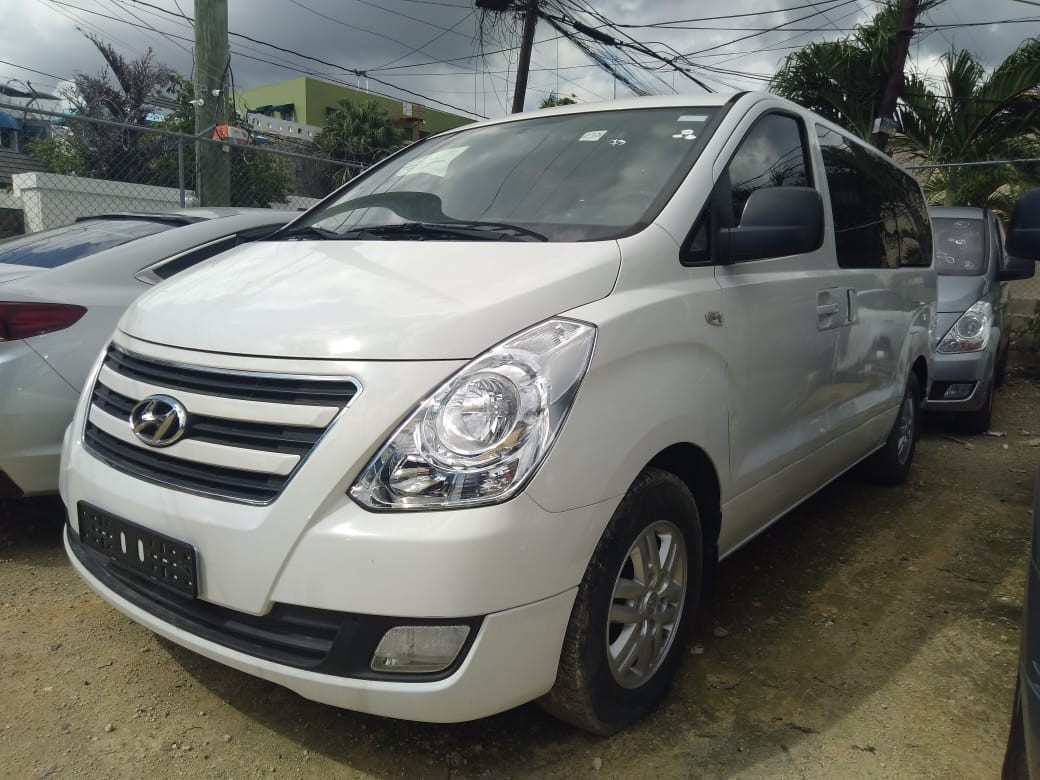 jeepetas y camionetas - HYUNDAI GRAND STAREX 2017 BLANCADESDE: RD$1,150.100