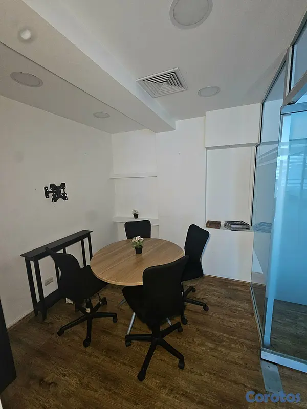 oficinas y locales comerciales - Local de oficina amueblado o vacio en la Gustavo M 6