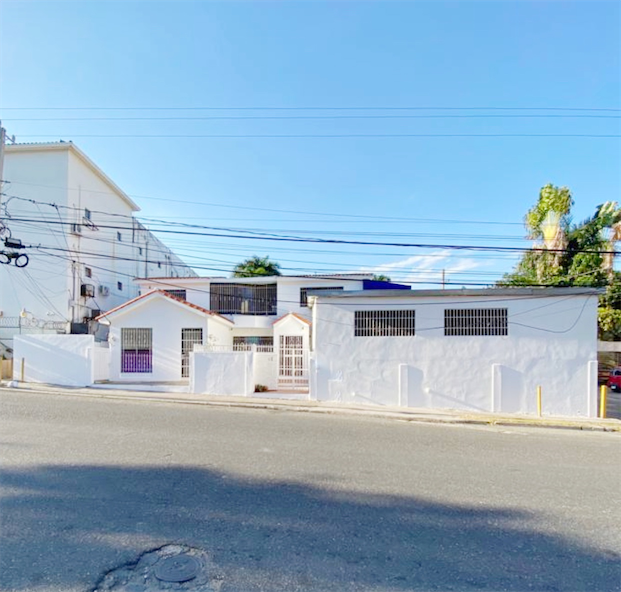 oficinas y locales comerciales - Local de dos niveles arroyo hondo 1