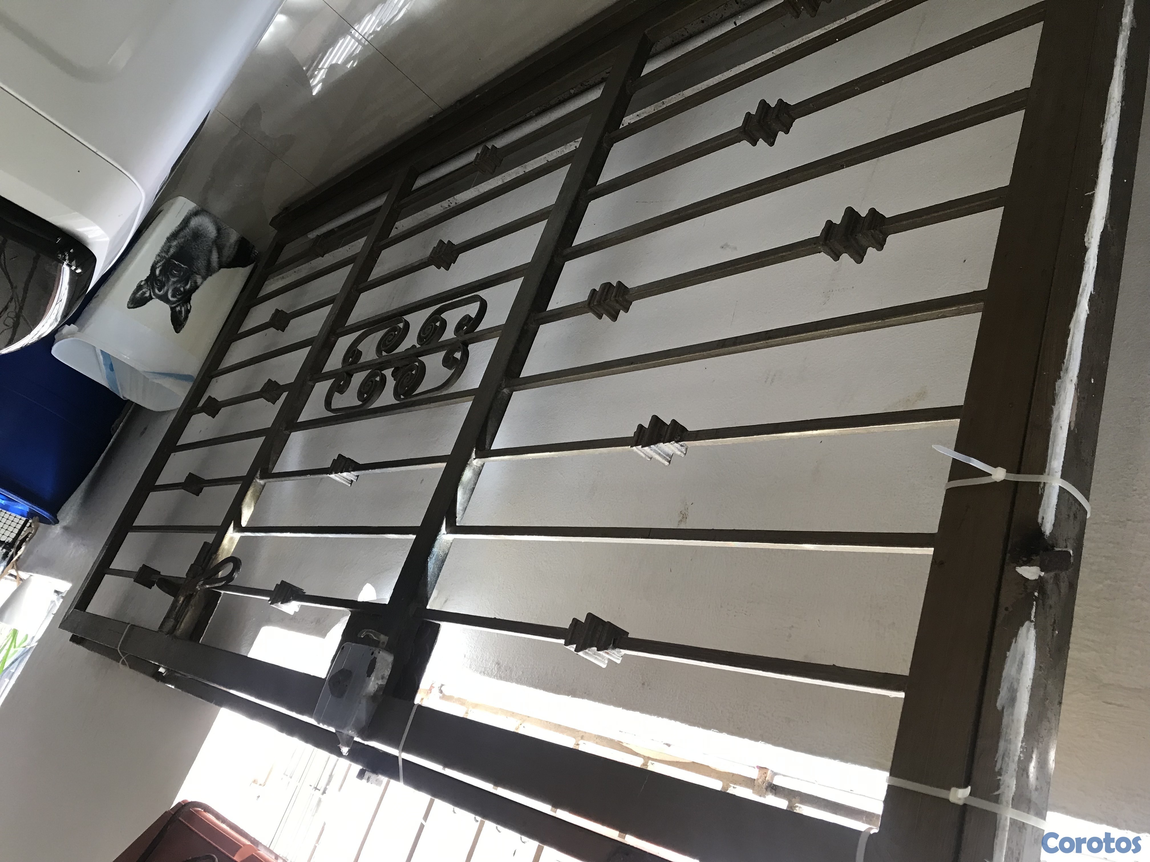 herramientas, jardines y exterior - puerta de hiero con su marco  es grande 3