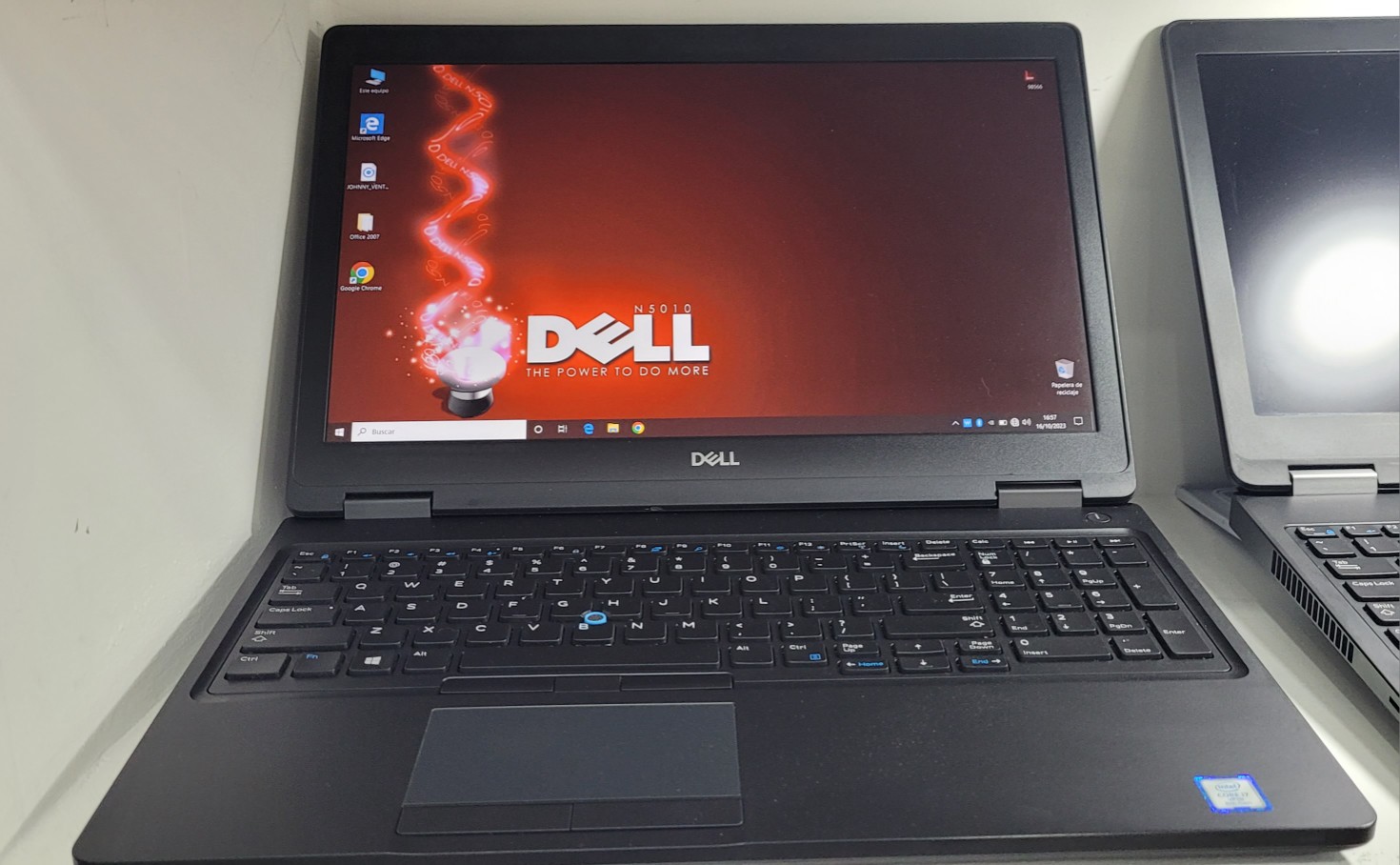 computadoras y laptops - Dell 5590 de 17 Pulg Core i7 Ram 16gb ddr4 Disco Solido Nvidea 2gb Dedicada