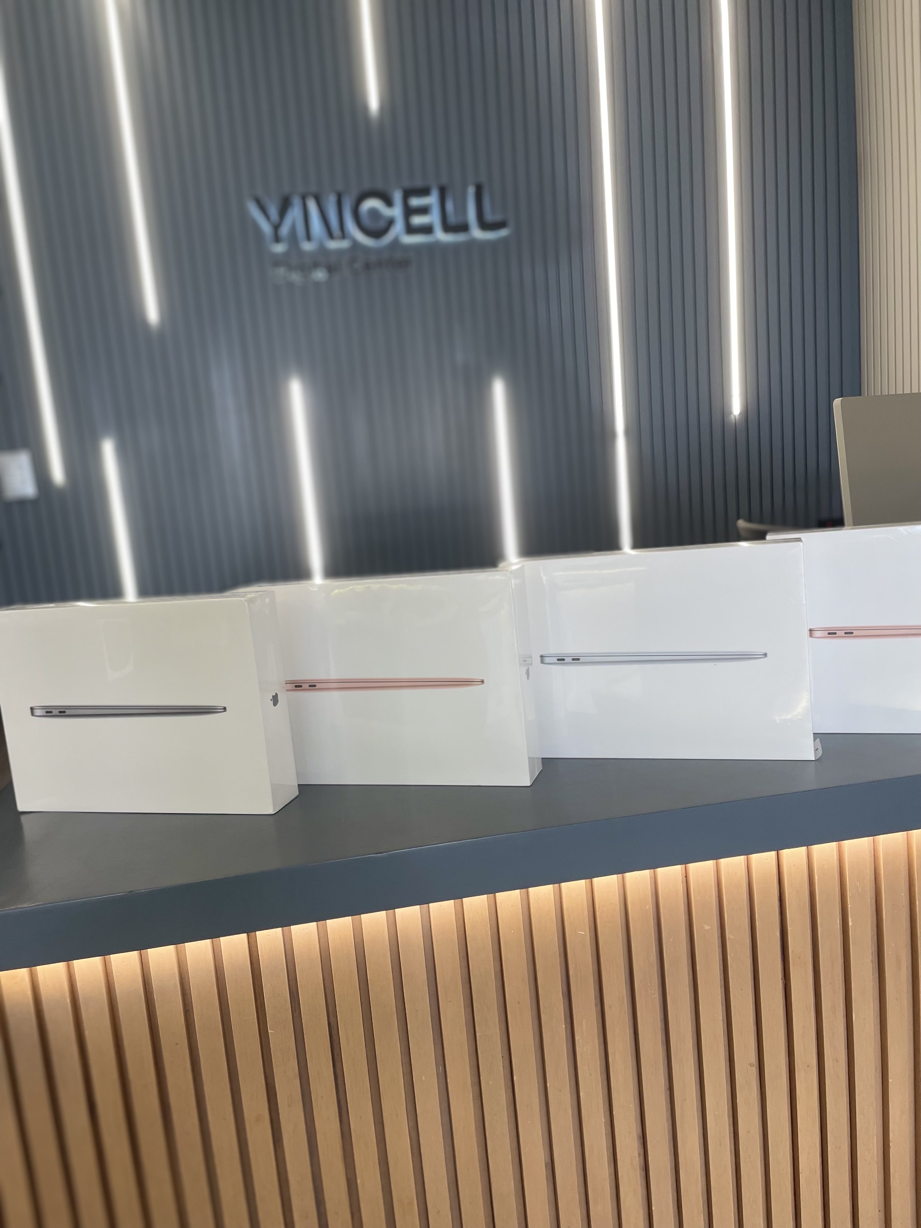 computadoras y laptops - MACBOOK AIR M1 13 PULGADA 8Gb DE RAM 256Gb SSD 2