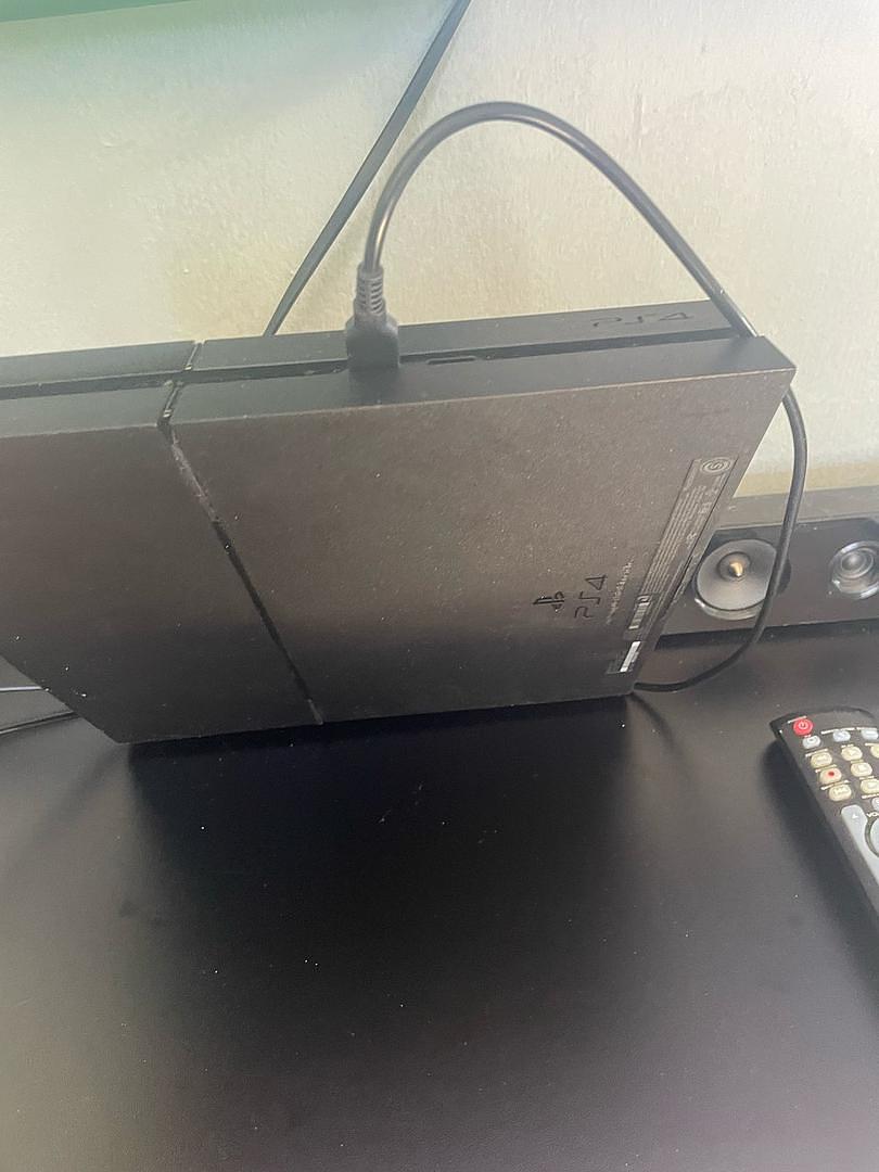 consolas y videojuegos - PlayStation 4 usado con 1 control 3