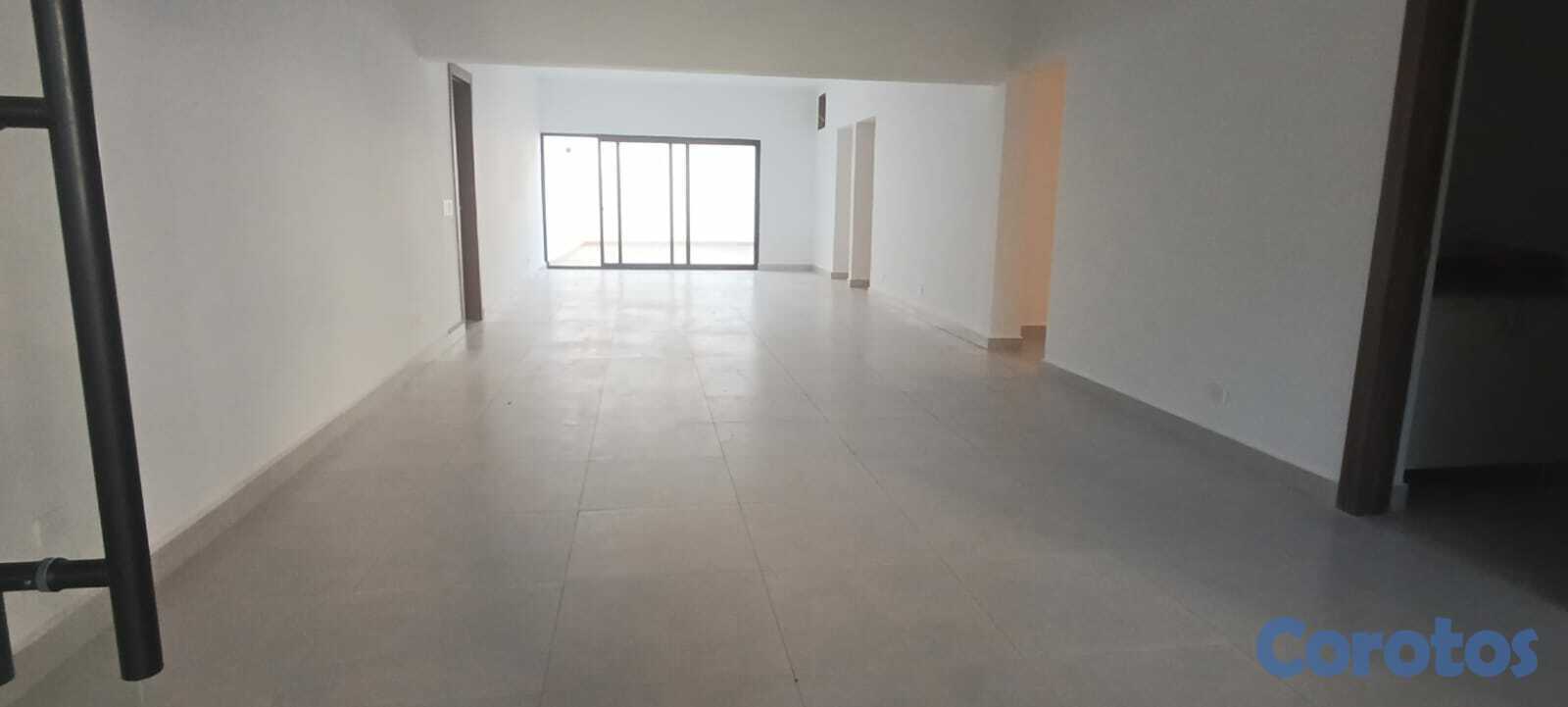 oficinas y locales comerciales - La Julia A Estrenar Impecable local en 2do nivel 1