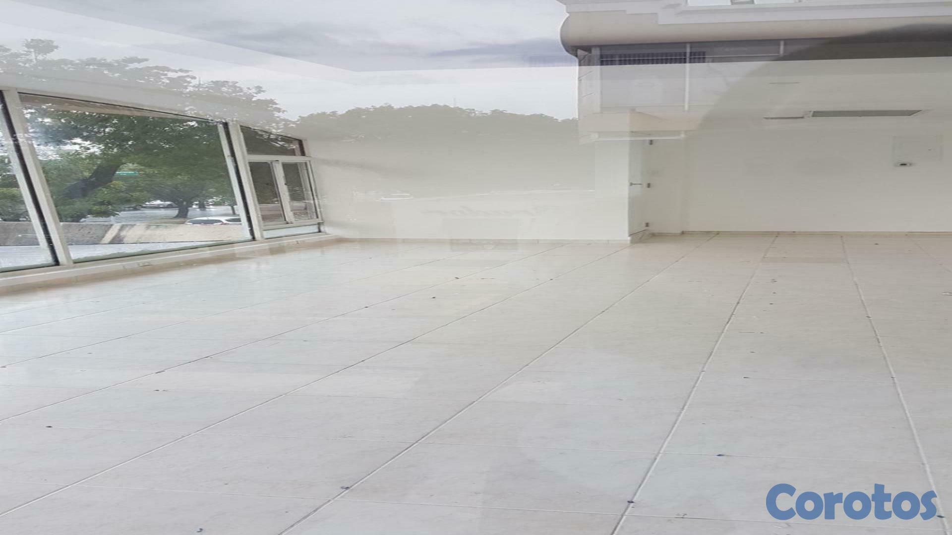 oficinas y locales comerciales - Local comercial en alquiler en Piantini, PLAZA LAS AMERICAS 2