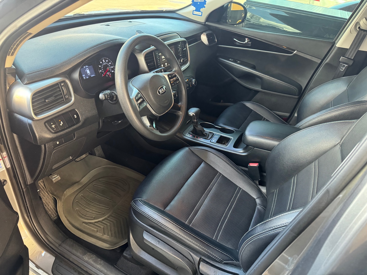 jeepetas y camionetas - Kia Sorento 2019 Lx Clean Carfax Excelentes Condiciones 5