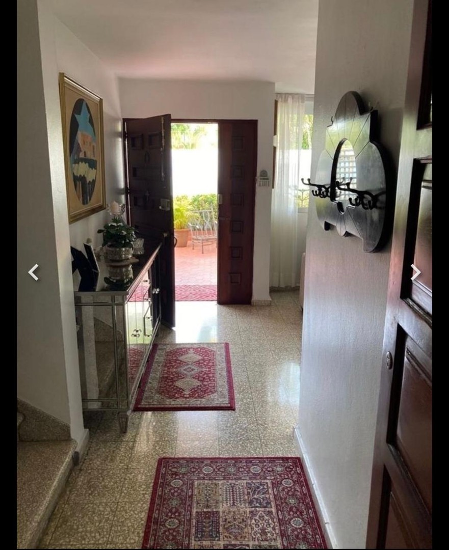 apartamentos - Casa en Venta Piantini

Casa de 2 niveles en Piantini con 405 metros de terreno  6