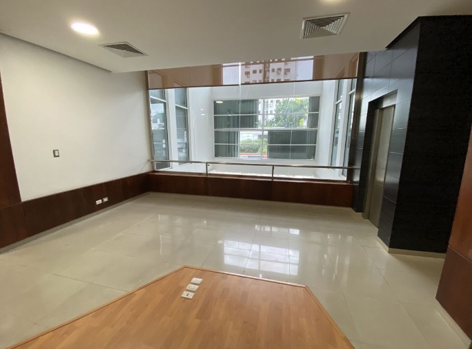 oficinas y locales comerciales - Alquiler de Oficina en Naco 7 parqueos 3