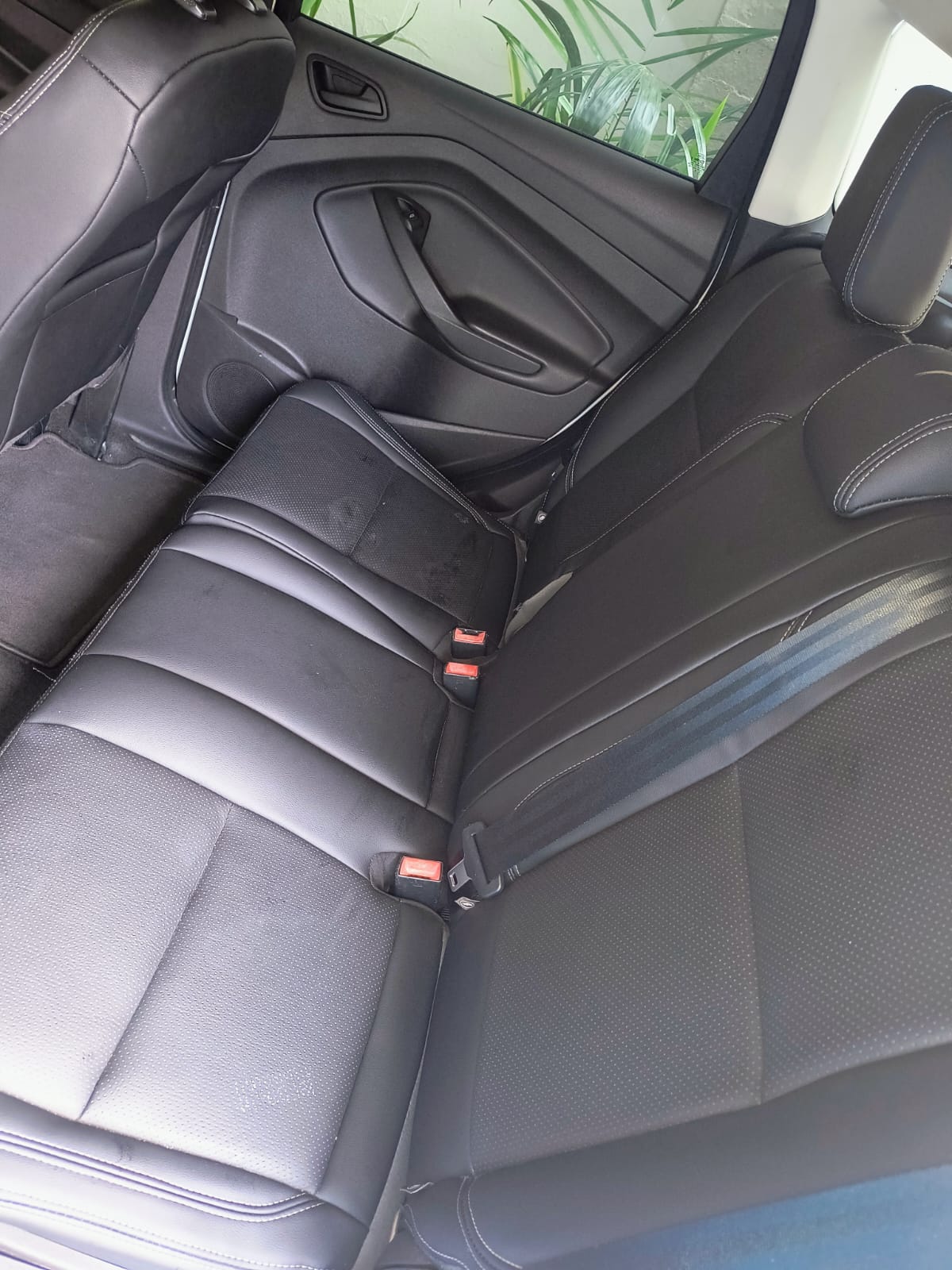 jeepetas y camionetas - Ford Escape 2016 en óptima condiciones 8