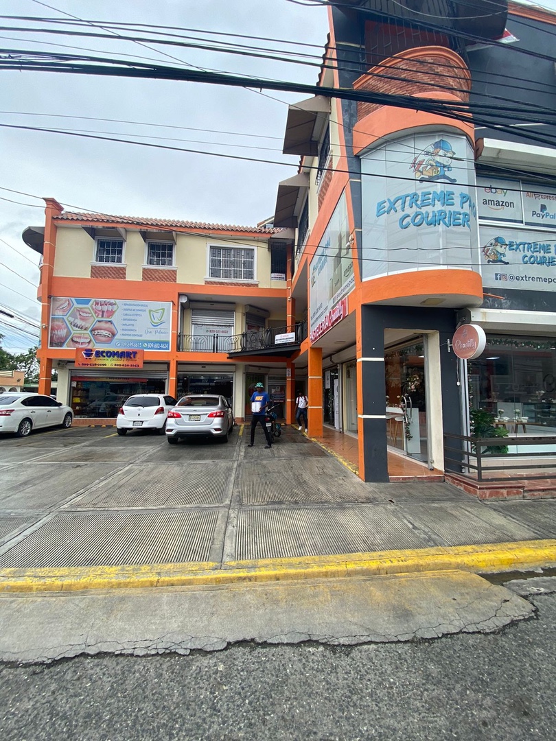 oficinas y locales comerciales - Vendo plaza comercial en calle mas transitada del sector Lucerna Santo Domingo 