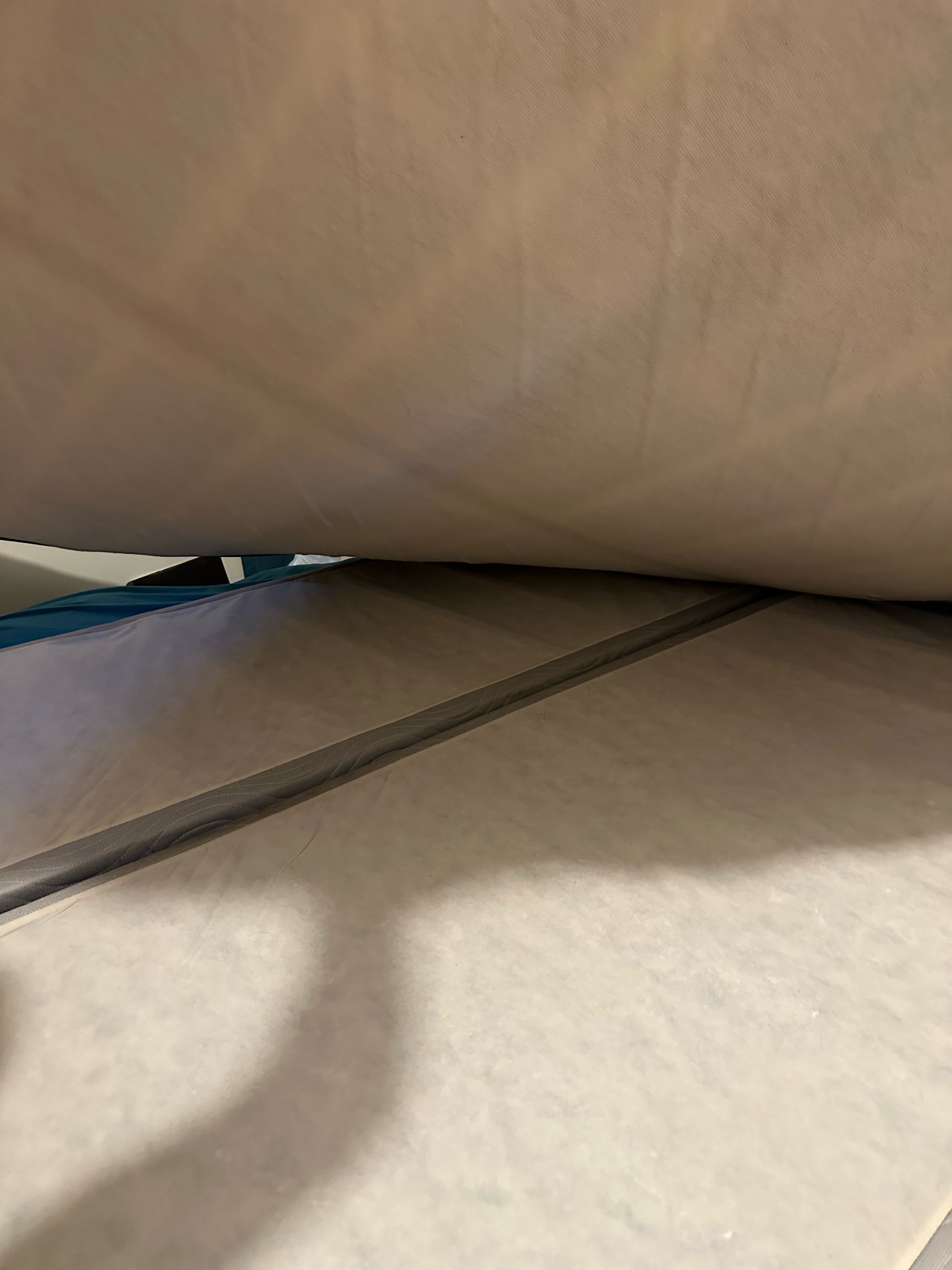 muebles y colchones - VENDO CABECERA KING CON 2 BASES DEL COLCHÓN MÁS EL COLCHÓN KING EN BUEN ESTADO  3