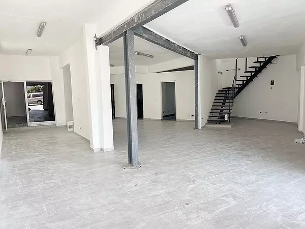 oficinas y locales comerciales - Local céntrico dos niveles  4