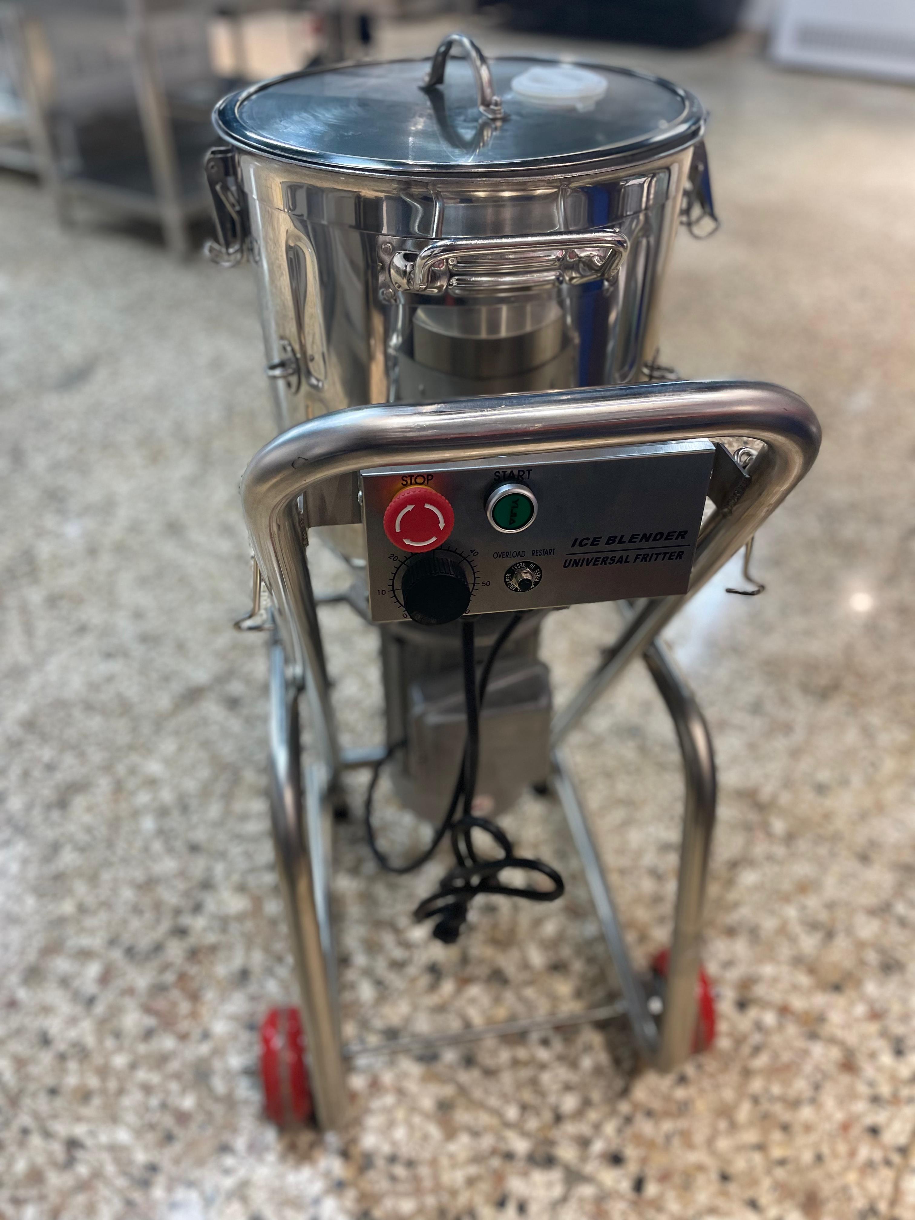 equipos profesionales - Licuadora trituradora para cocina industrial 3