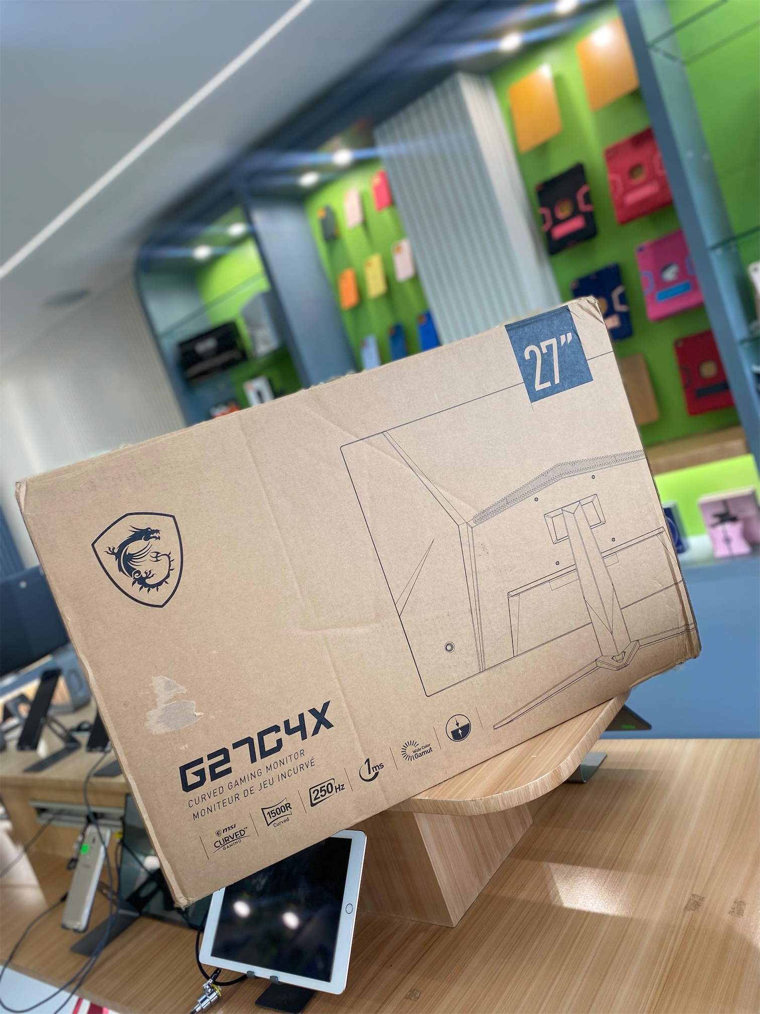 computadoras y laptops - Monitor MSI GARMIN 27 pulgada curve 250 Hz nuevo 0
