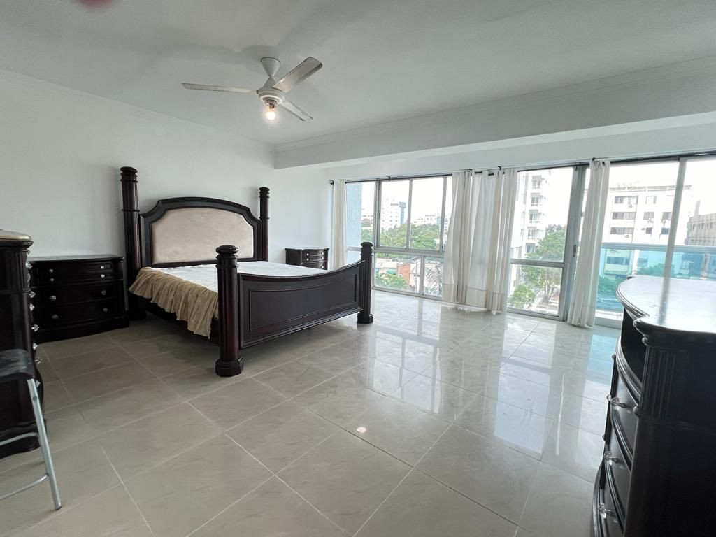 apartamentos - vendo Apartamento en la Esperilla
 piso 7 
 369 metros, 
precio: US$385,000
  5