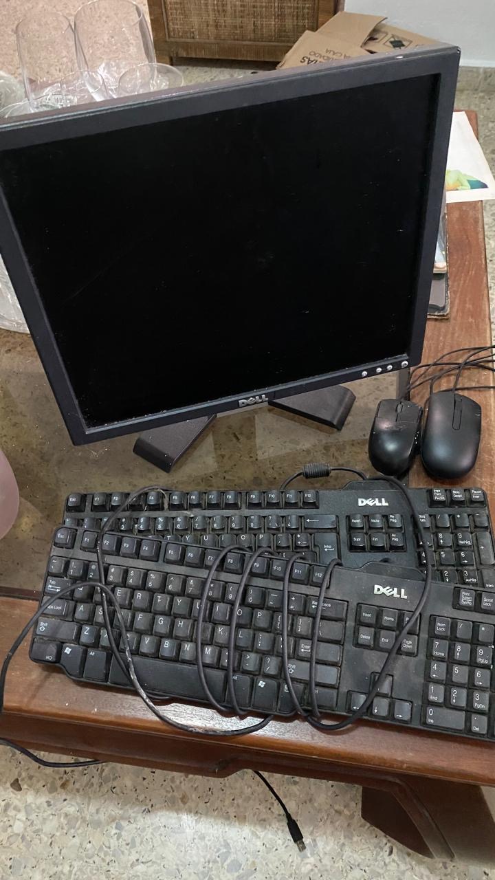 computadoras y laptops - 1 pantalla, 2 teclados y 2 mouse