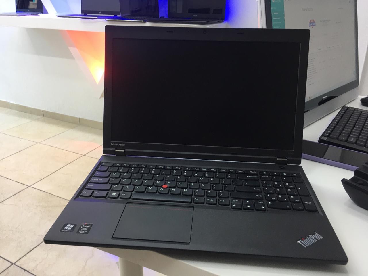 Laptop de 15.6 pulgadas con 12 meses garantía 