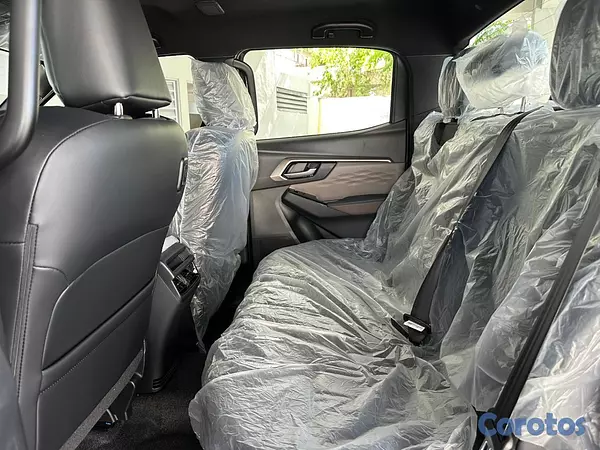 jeepetas y camionetas - Isuzu DMAX 2026 7