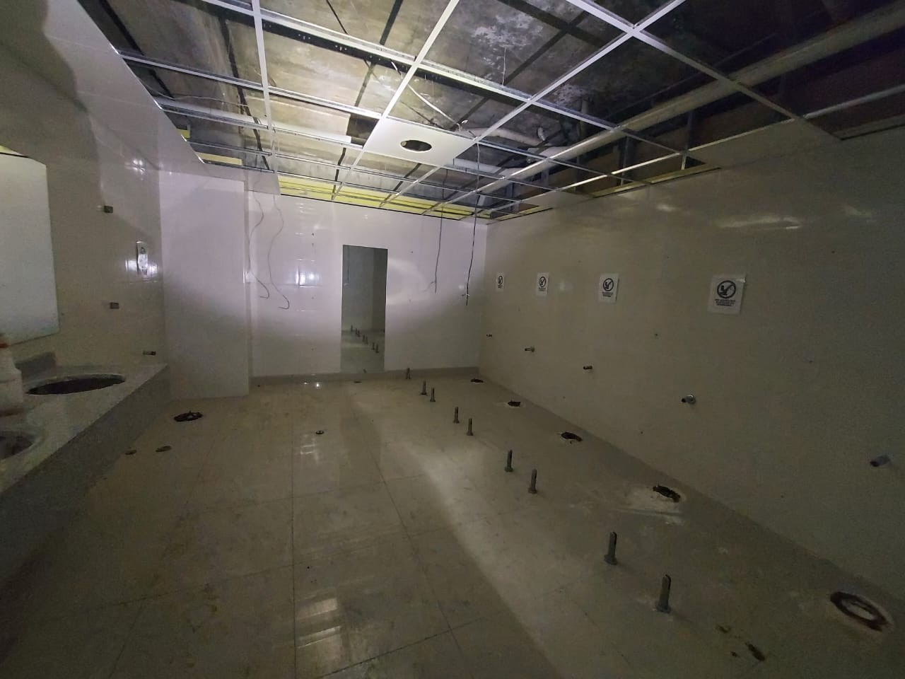 oficinas y locales comerciales - Alquilo Local  1,400 mts 27 febrero  proximo a la privada
 2