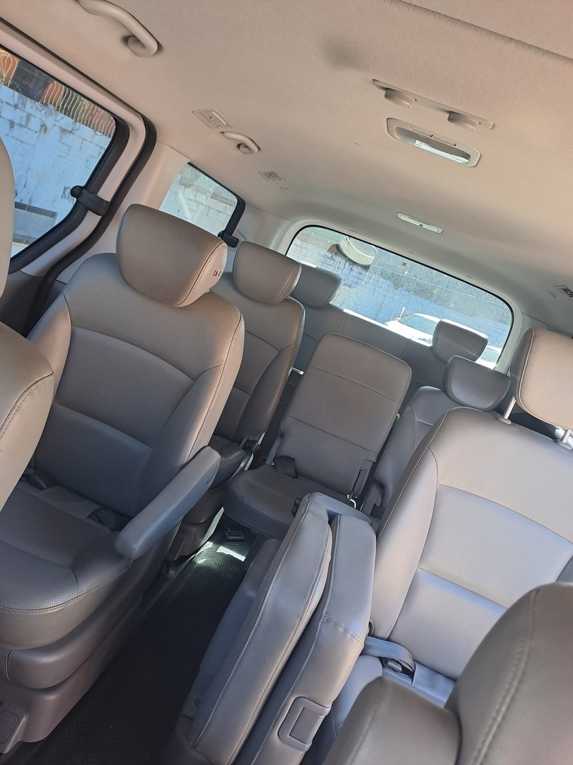 jeepetas y camionetas - HYUNDAI STAREX 2017 BLANCA DESDE: RD$ 1,250.100.00 3
