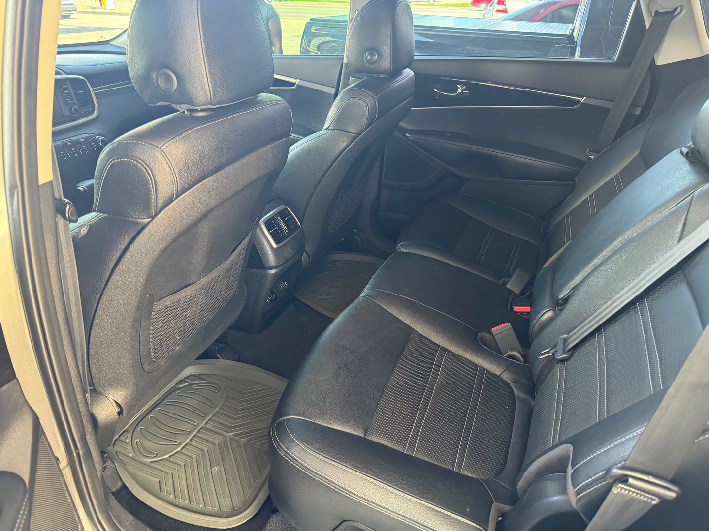 jeepetas y camionetas - Kia Sorento 2019 Lx Clean Carfax Excelentes Condiciones 6