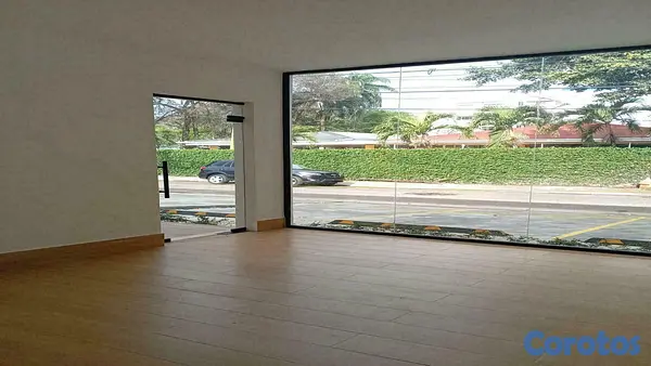 oficinas y locales comerciales - Plaza Comercial en Alquiler - La Vega 8