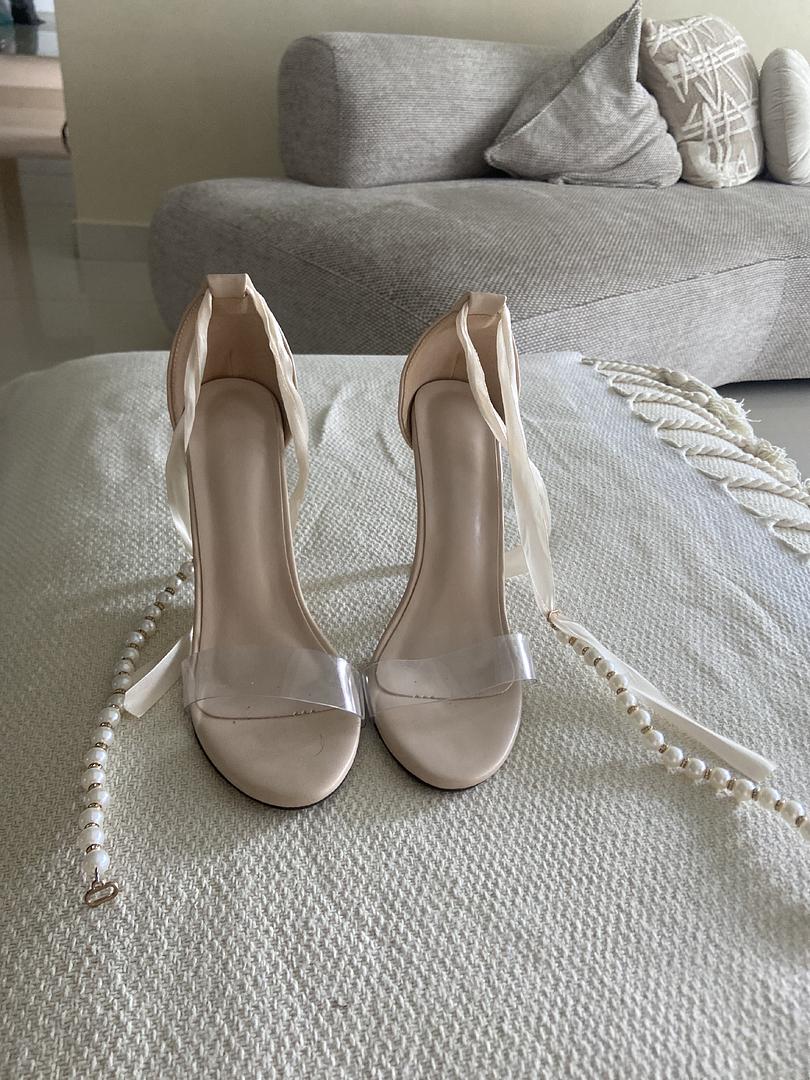 zapatos para mujer - tacones atados al tobillo. tamaño 8. 