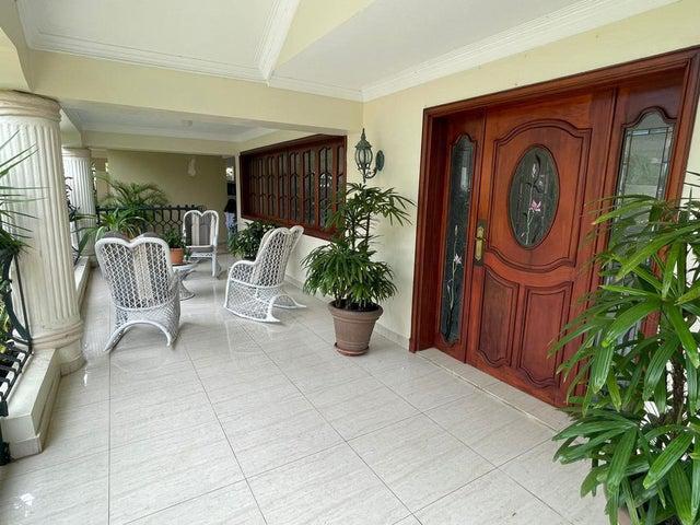casas - Venta de lujosa casa en Urbanizacion Fernandez 1