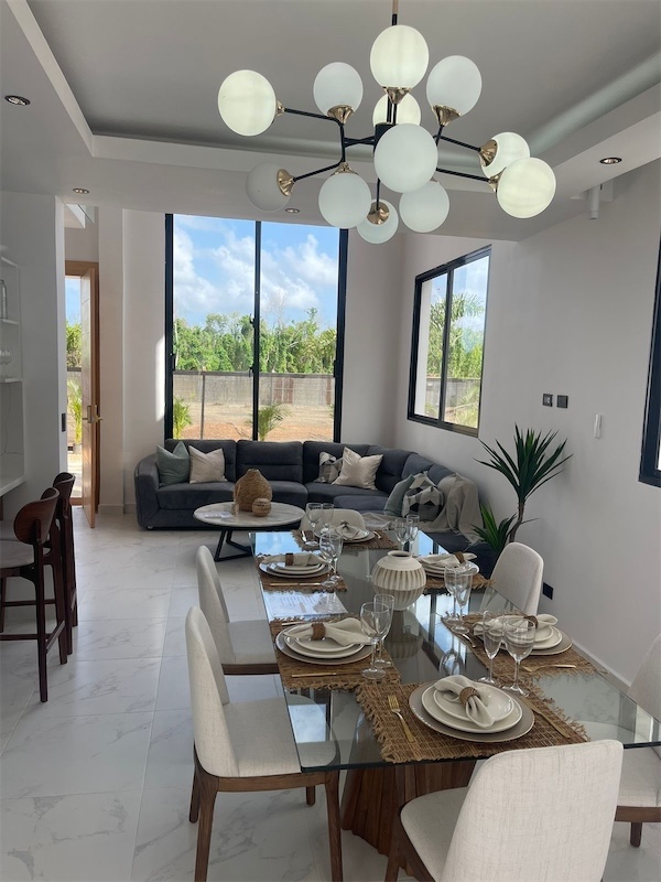 casas vacacionales y villas - Venta de Villa con piscina en Bavaro punta cana zona turística  2
