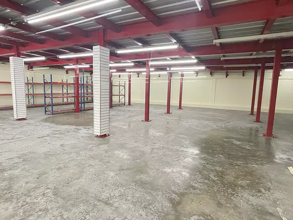 oficinas y locales comerciales - Alquiler nave en Villa Aura 2