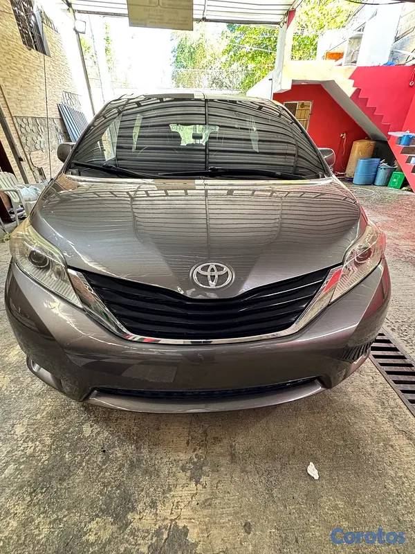 otros vehiculos - Toyota Sienna LE 2011 5