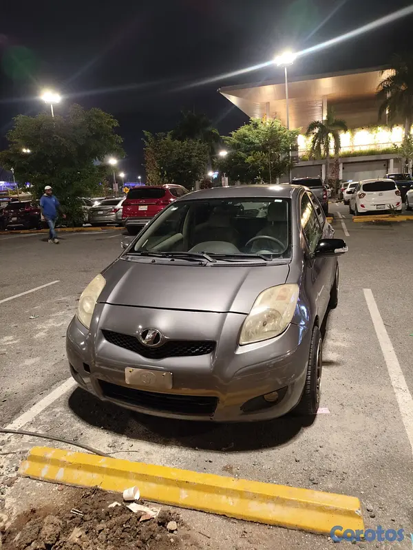 carros - Toyota Vitz 2010 4