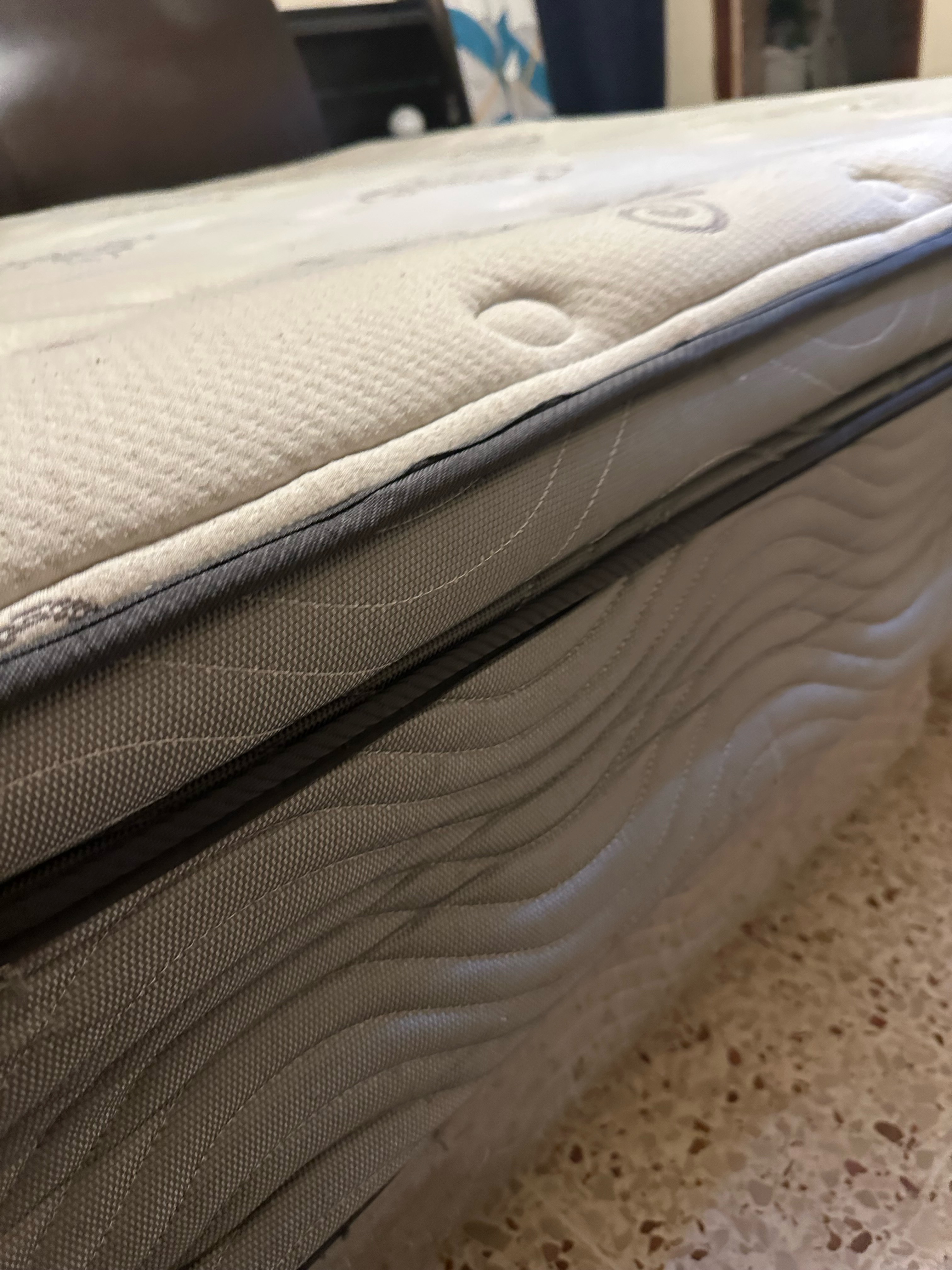 muebles y colchones - VENDO CABECERA KING CON 2 BASES DEL COLCHÓN MÁS EL COLCHÓN KING EN BUEN ESTADO  4