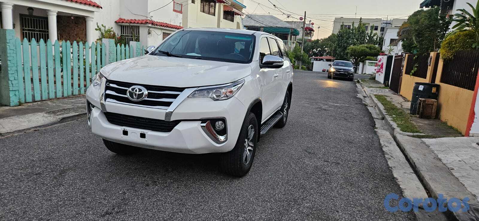 jeepetas y camionetas - Toyota fortuner 2018 1