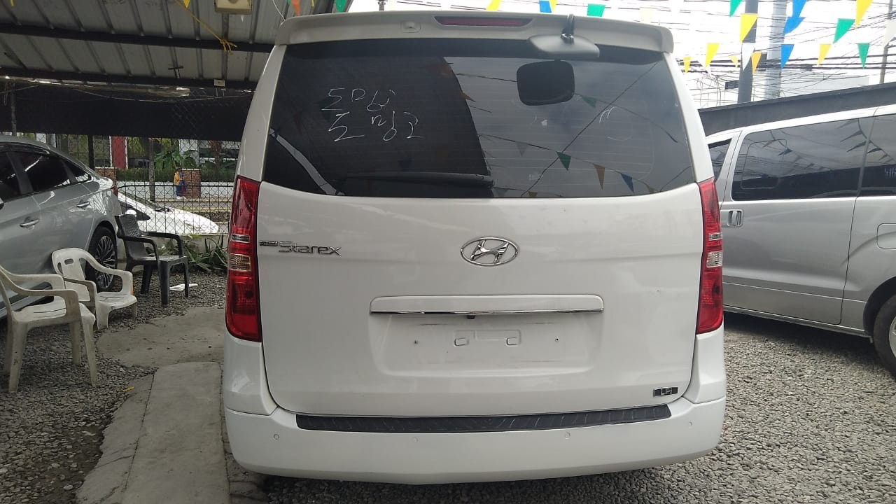 jeepetas y camionetas - HYUNDAI GRAND STAREX 2020 BLANCA 3