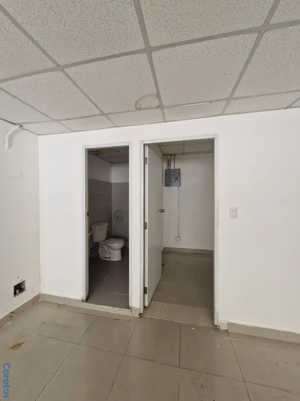 oficinas y locales comerciales - Local comercial en 1er nivel en Naco 5