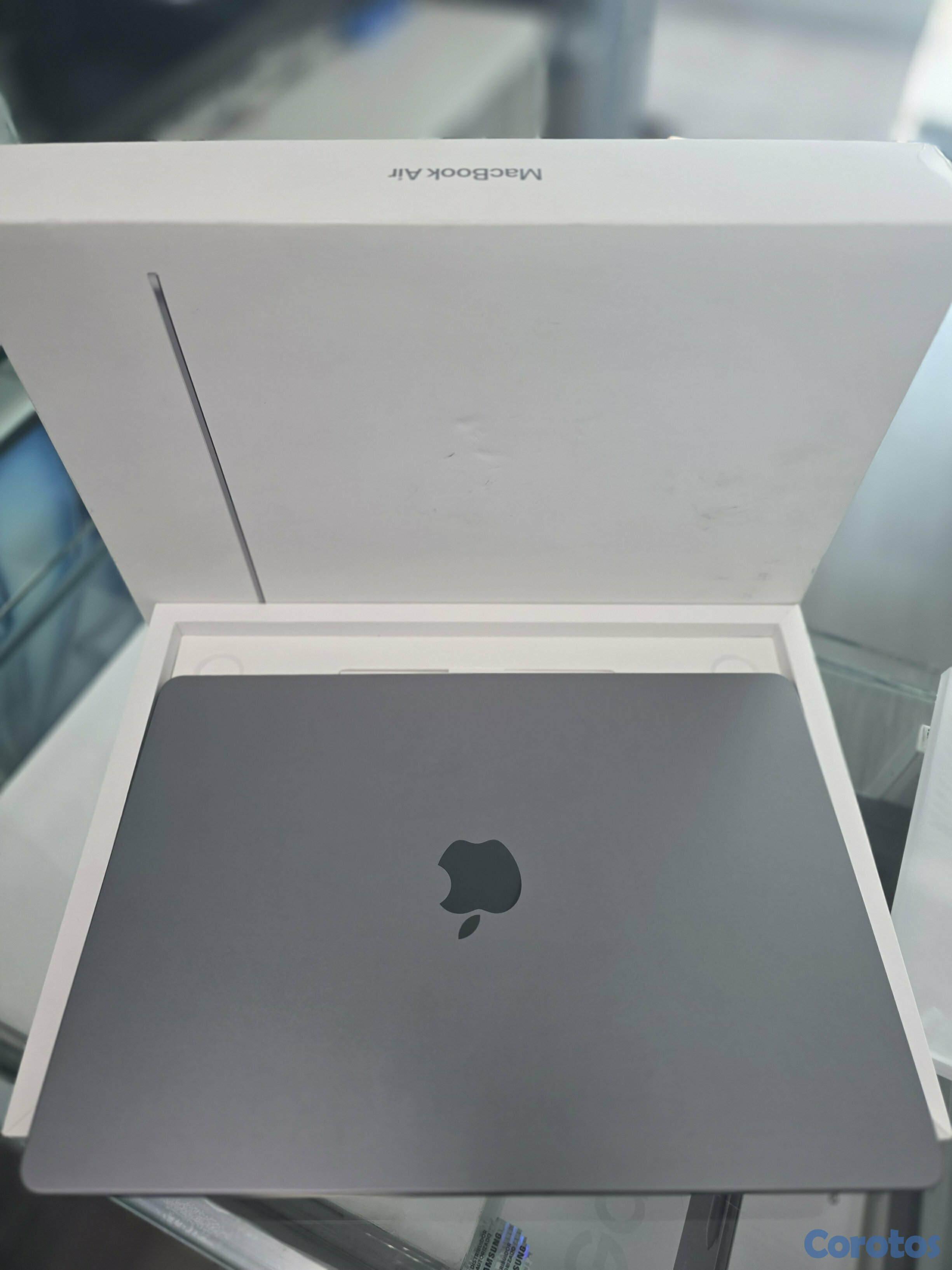 computadoras y laptops - Macbook Air 2024 15.3" chip M3 512gb 8gb ram como nueva 2