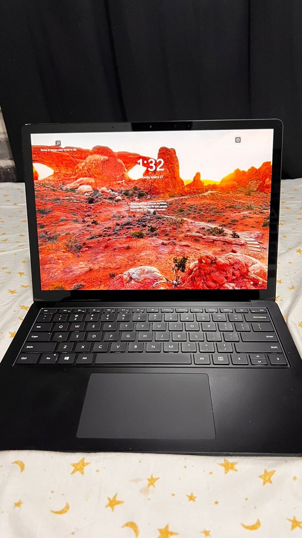 computadoras y laptops - Laptop Surface 4 13,5" Touchscreen i7 11th Gen, 16GBRAM, 256GB SSD. 7