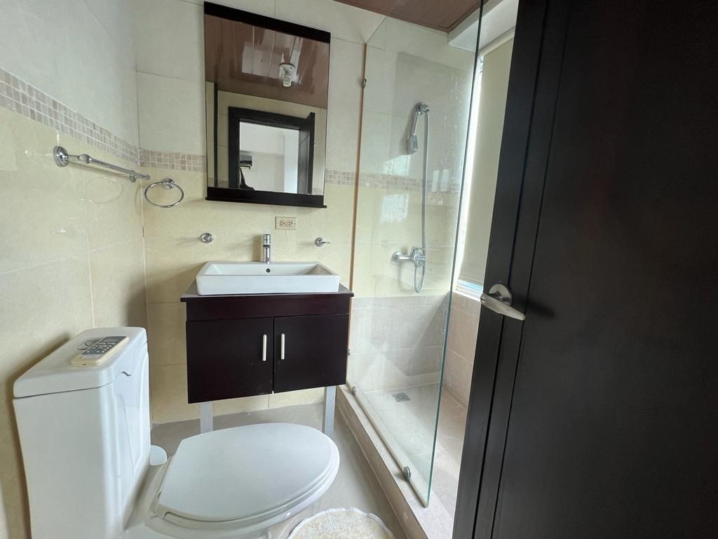 apartamentos - vendo Apartamento en la Esperilla
 piso 7 
 369 metros, 
precio: US$385,000
  9