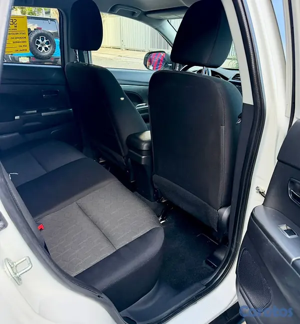 jeepetas y camionetas - Mitsubishi Outlander SE 2020 9
