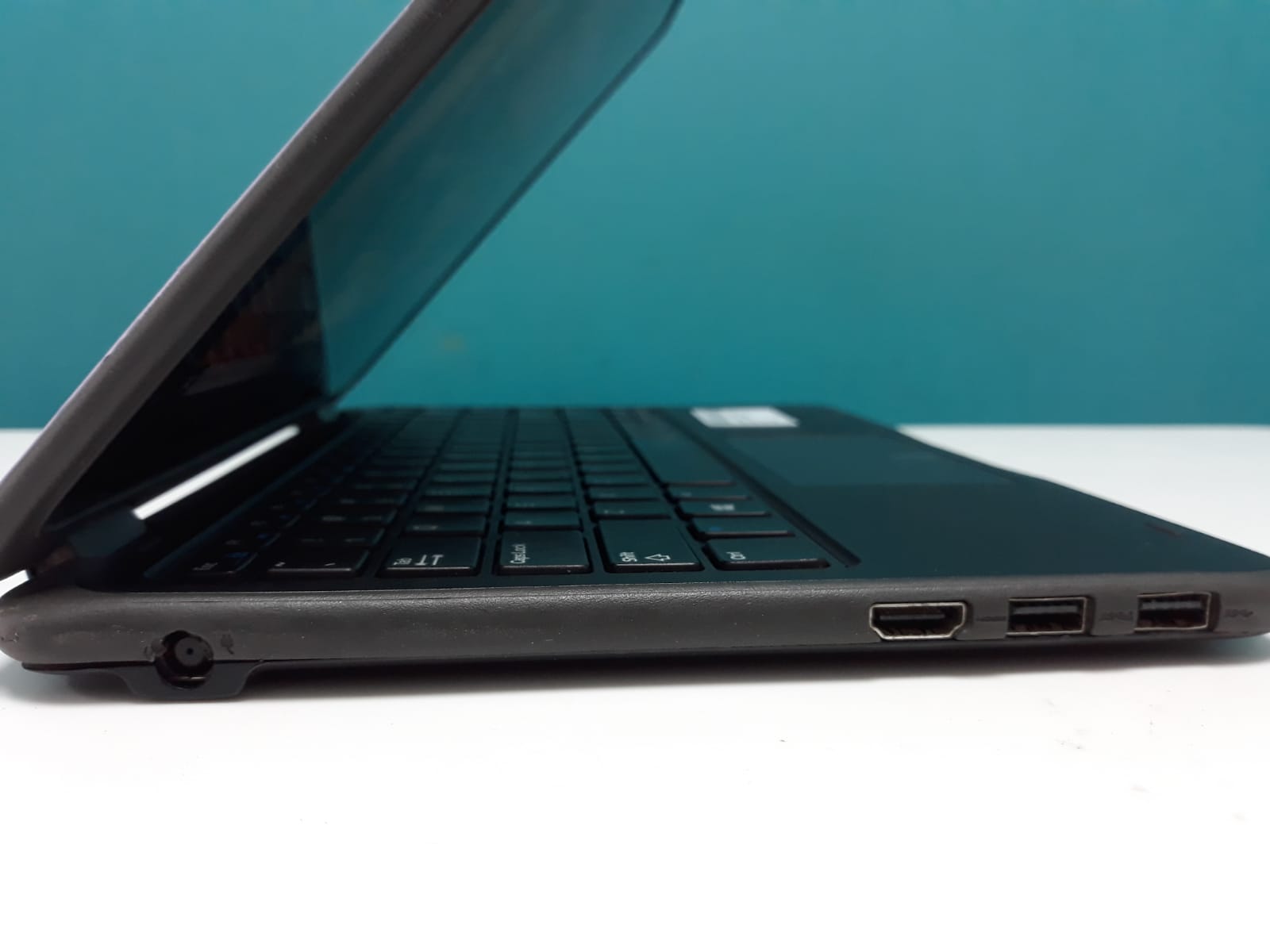 computadoras y laptops - Laptop, Dell Latitude 3190 (touch) / 8th Gen, Inte 3
