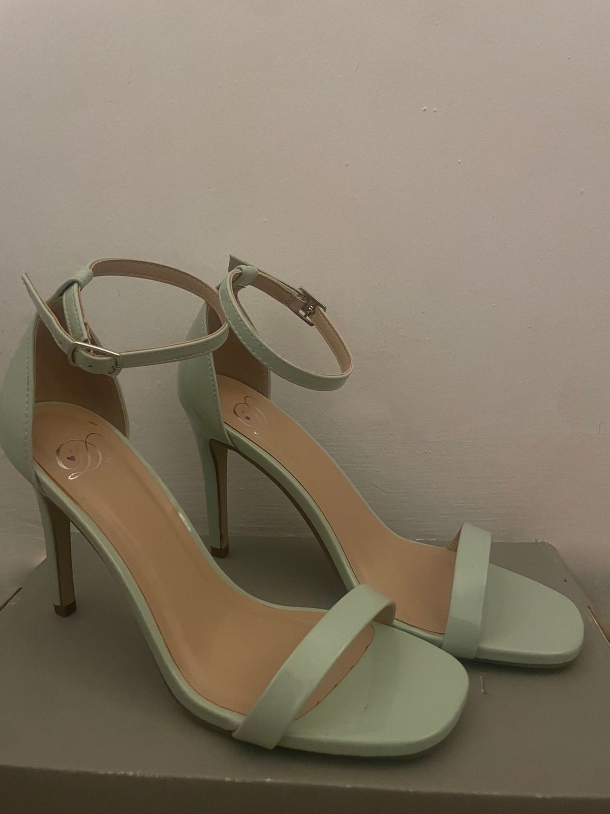 zapatos para mujer - Tacones verde menta que combinan con todo 