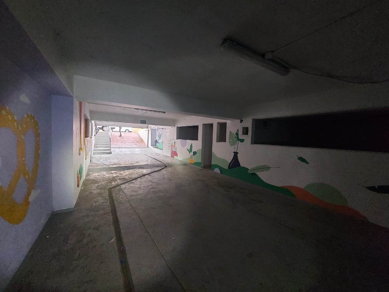 oficinas y locales comerciales - Alquilo Local  1,400 mts 27 febrero  proximo a la privada
 6