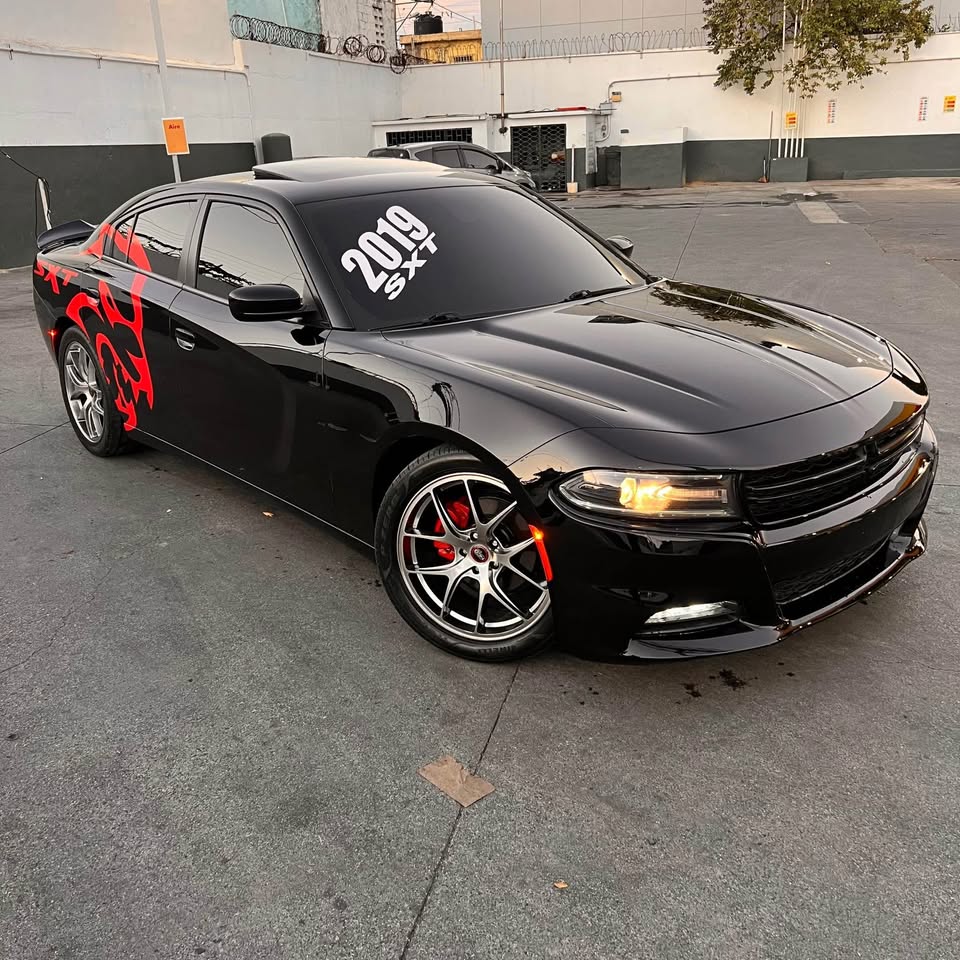 carros - Dodge Charger SXT 2019 1