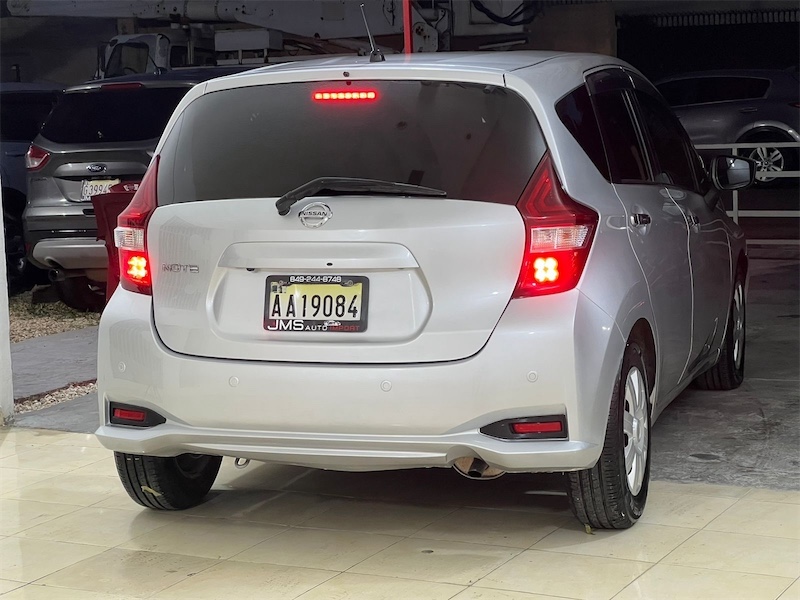 carros - NISSAN NOTE AÑO 2018 FULL 3