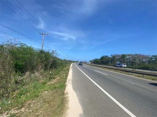 solares y terrenos - Venta de terreno de oportunidad en boca chica en la misma avenida con 100,000mts 8